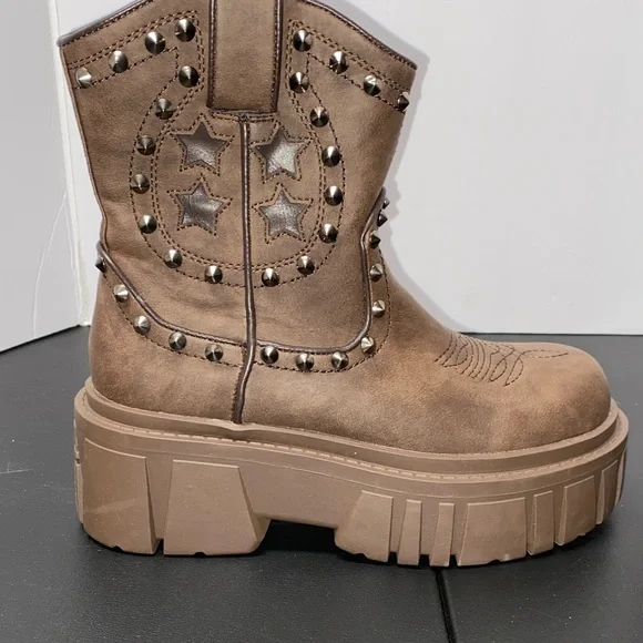 NWOB - Dolls Kill Current Mood Brown Star Studded Western Boots- SZ 6 - Picture 2 of 7